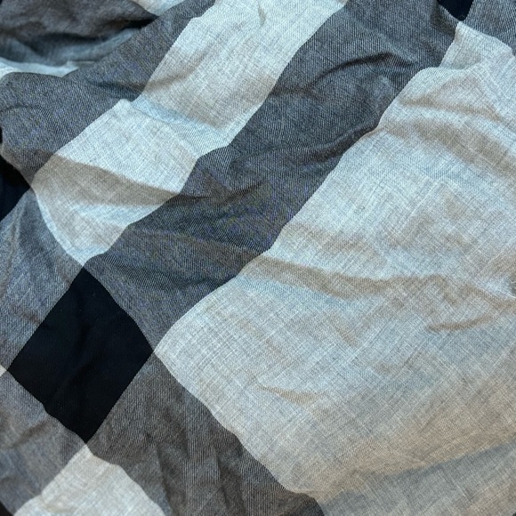 Burberry Scarf - Picture 5 of 5